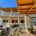 Arial Penthouse 3* Vlorë