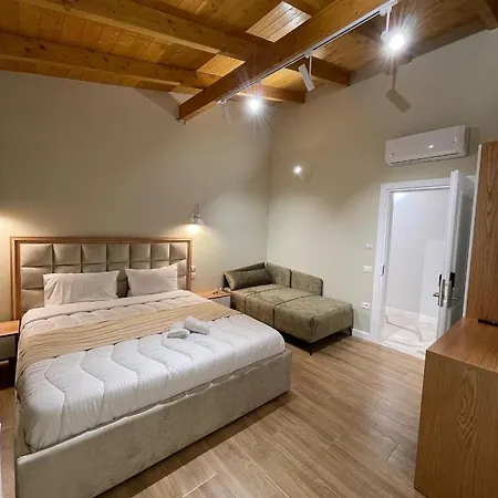 Arial Penthouse 3* Vlora
