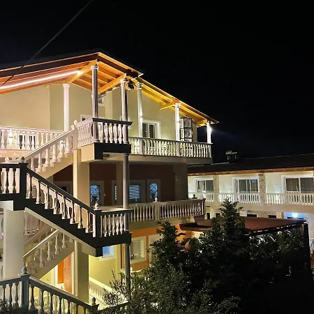 Arial Penthouse 3* Vlorë