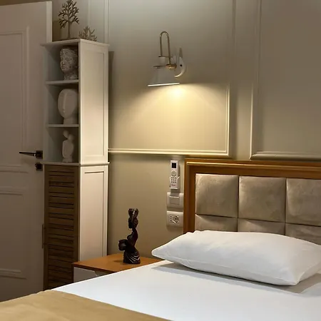 Arial Penthouse 3* Vlorë