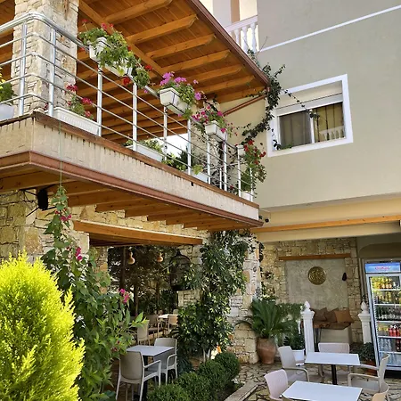 Arial Penthouse 3* Vlorë