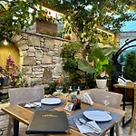 Arial Penthouse Aparthotel 3*