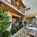 Arial Penthouse Lägenhetshotell 3*