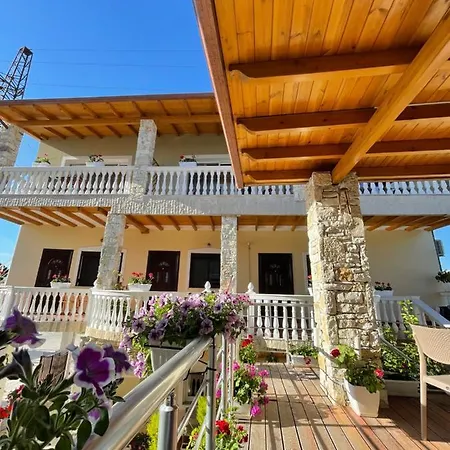 Arial Penthouse 3* Vlorë