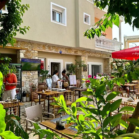 Arial Penthouse 3* Vlorë