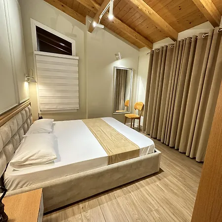 Arial Penthouse 3* Vlorë