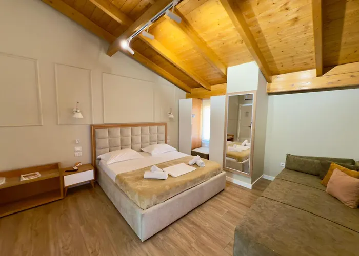 Arial Penthouse 3* Vlorë