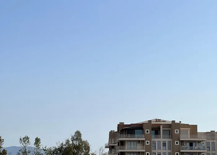 Arial Penthouse 3* Vlorë